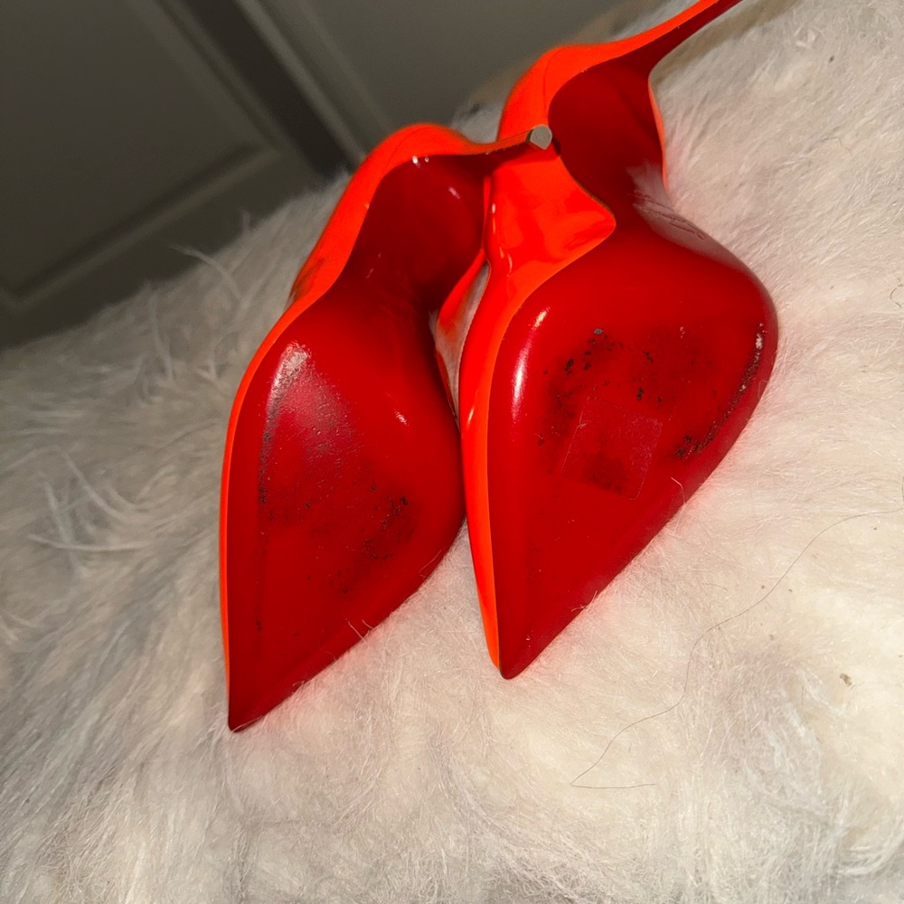 Christian Louboutin Neon orange patent leather Hot chick pump. LIKE NEW - Picture 2 of 4